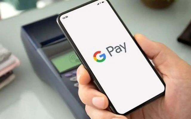Với Google Pay, người dùng có thể dễ dàng thanh toán mọi giao dịch bằng cách mở khóa điện thoại Android, sau đó đặt điện thoại gần POS và thanh toán.