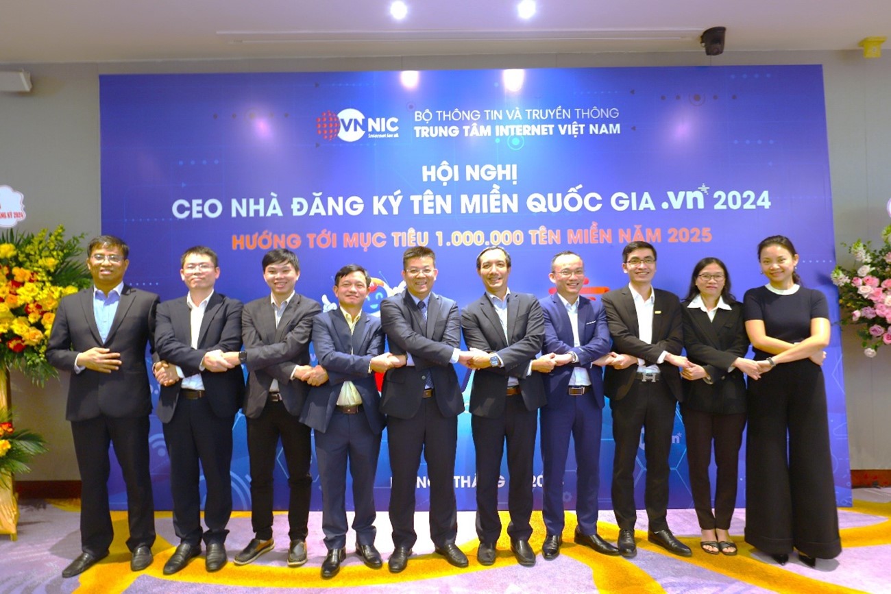 Lãnh đạo VNNIC, CEO các Nhà đăng ký tên miền “.vn” hợp tác vì mục tiêu phát triển phổ cập, bền vững, tin cậy của tên miền quốc gia Việt Nam “.vn”
